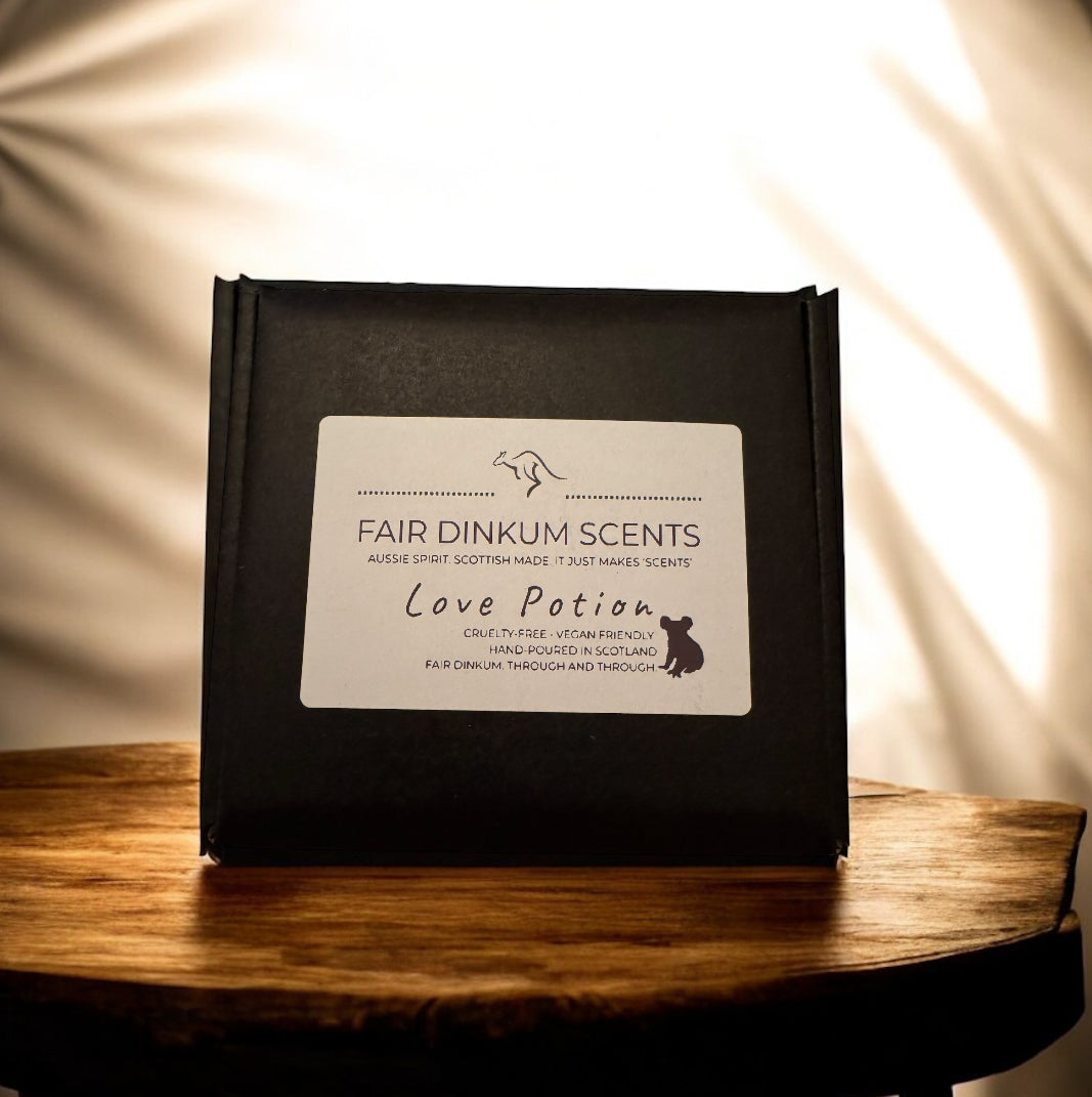 Sleek corrugated black box to keep your candle safe