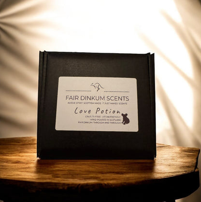 Sleek corrugated black box to keep your candle safe